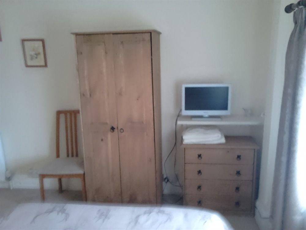 The Rose & Crown Hotel Bulford Bagian luar foto