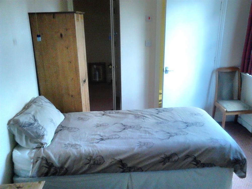 The Rose & Crown Hotel Bulford Bagian luar foto