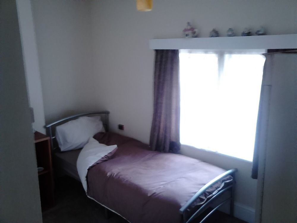 The Rose & Crown Hotel Bulford Bagian luar foto