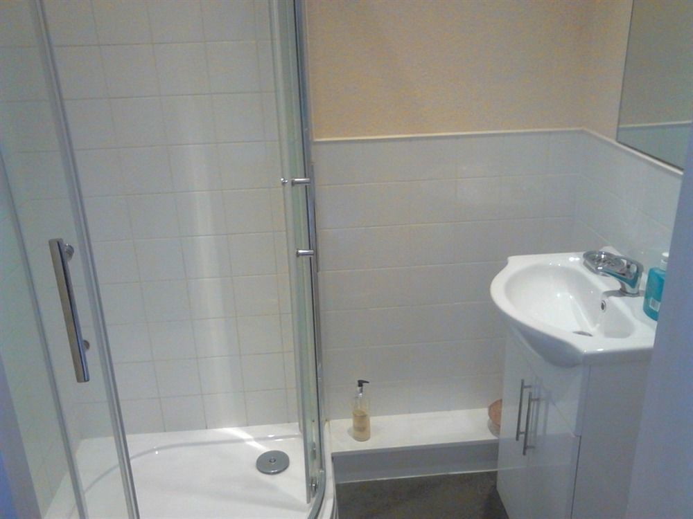 The Rose & Crown Hotel Bulford Bagian luar foto